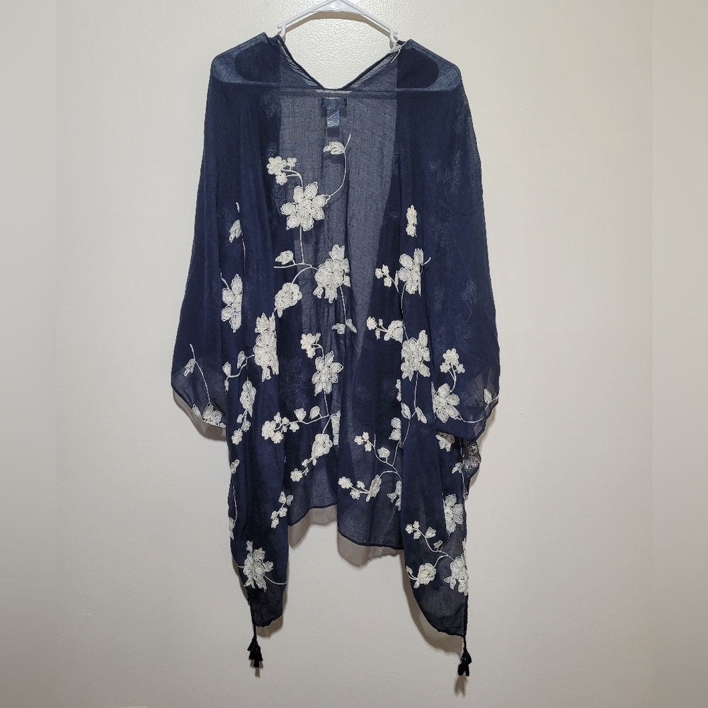 Demdaco Floral Embroidered‎ Navy Coverup - Picture 2 of 5
